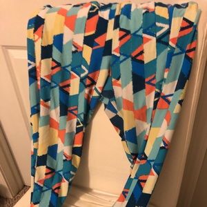LuLaRoe pastel geometric design TC leggings